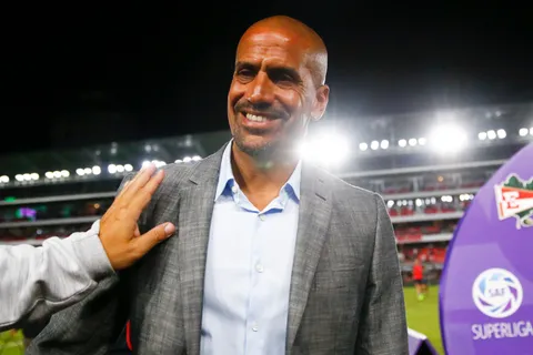 Juan Sebastián Verón eligió a Cristian Medina y Kevin Zenón para su mediocampo ideal