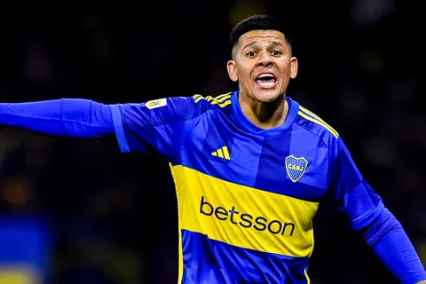 ¿Juega? Marcos Rojo se sumó al grupo a días de enfrentar a Racing