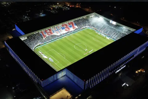 Confirmado: Universidad Católica recibirá a Boca sin hinchas visitantes en Chile