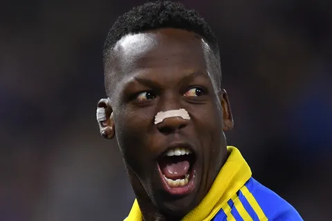 Luis Advíncula no ocultó su enojo y apuntó contra el periodismo: "Se creen los dueños de la verdad"