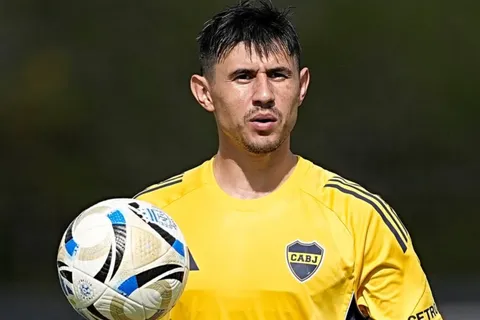 Adam Bareiro sigue su recuperación en medio de sus vacaciones en España y con la camiseta de Boca