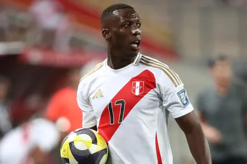 La jugada viral de Luis Advíncula que generó enojo entre los hinchas peruanos: "No tiene ganas de jugar"