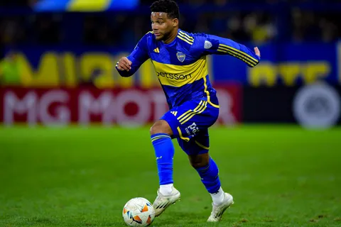 Frank Fabra se retiró de los entrenamientos de Boca