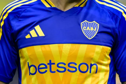 Facundo Farías estuvo cerca de Boca en 2023 y ahora apareció con una camiseta del Xeneize