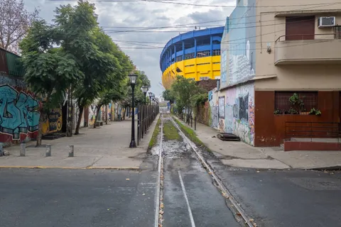 Descarriló el tren que pasa por La Bombonera: Boca tuvo que cerrar un sector del club