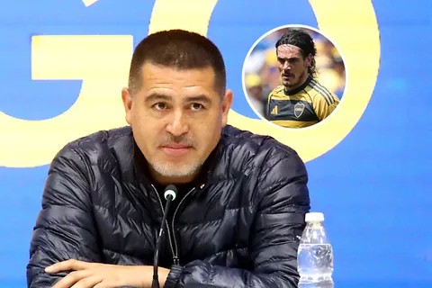 La postura de Riquelme con Edinson Cavani en medio de las críticas de los hinchas de Boca