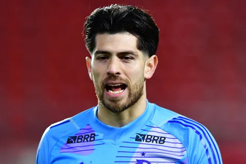 Debate entre los hinchas de Boca por Agustín Rossi: brilla en Flamengo, ¿salió ganando?