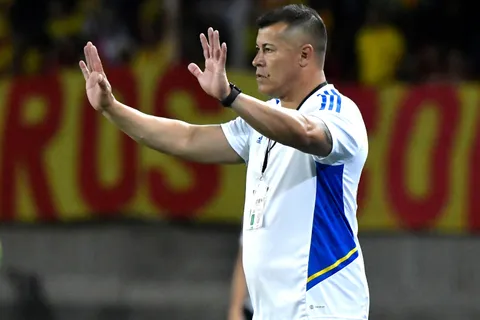Almirón analizó la jugada del gol de Pereira: "Un poquito de descontrol"
