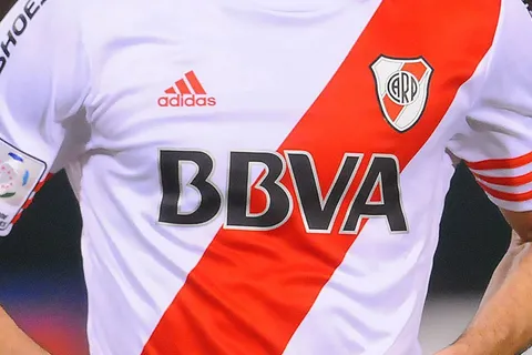 Jugó en River, dejó de seguirlo en Instagram y los hinchas de Boca se metieron: "Traigan a Alario"