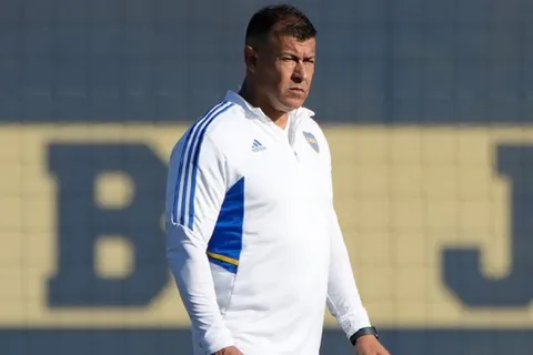 ¿Un nuevo caso Advíncula? Almirón le cambió la posición a otro jugador titular