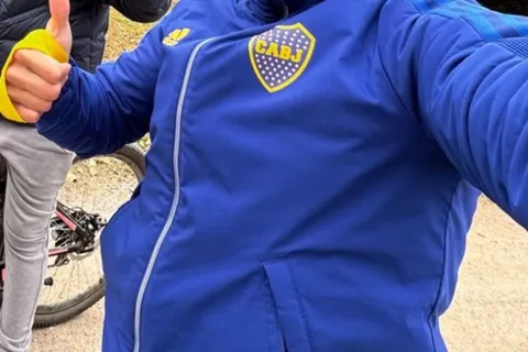 Salvio se despidió de Pumas y minutos después subió una foto con la campera de Boca