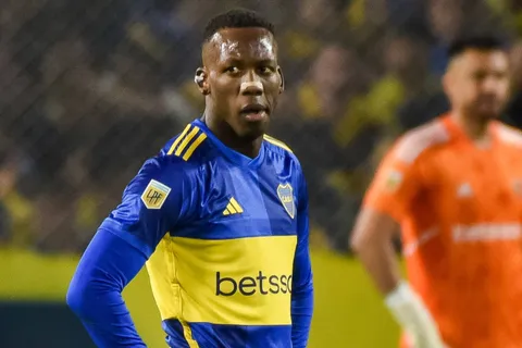 Atento, Boca: ¿Luis Advíncula no vuelve de Perú y queda afuera vs. Vélez?