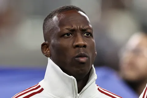 Se confirmó en qué club jugará Luis Advíncula tras su salida de Boca