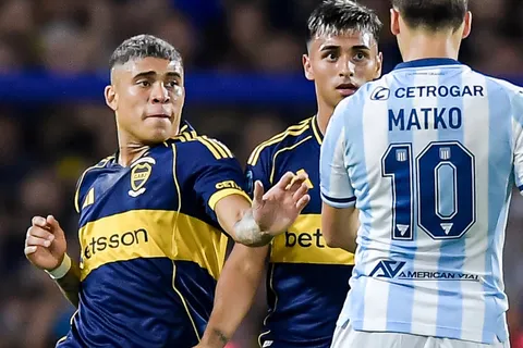Ayrton Costa, enojado con Maravilla Martínez y el arbitraje: "Están contra nosotros"