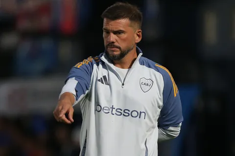 Mariano Herrón se la jugó con un cambio: la probable formación de Boca ante Independiente