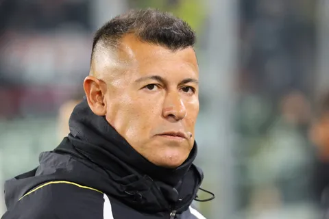 Jorge Almirón arma un super equipo en Colo Colo: está cerca de llevarse a Sebastián Villa