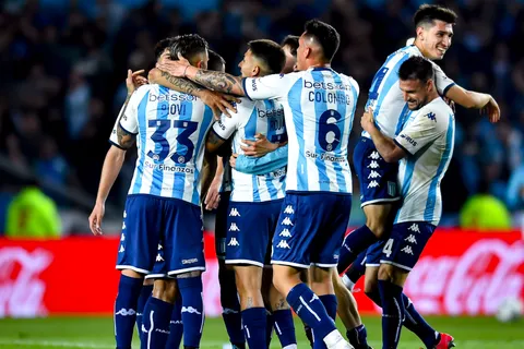 Emiliano Vecchio la rompió con Gago en Racing y reveló que estuvo cerca de Boca: "Me llamó Román"