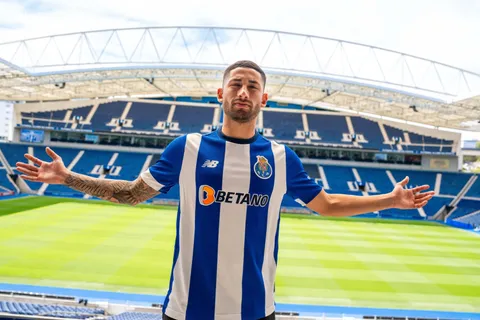El pedido de Alan Varela en su presentación en Porto que sorprendió a su nuevo club 