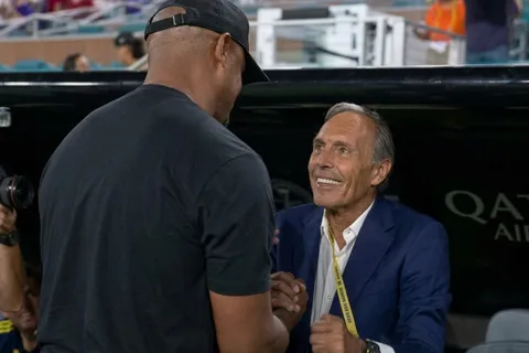 El saludo de Kompany a Russo en el Mundial de Clubes.