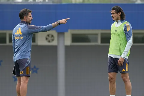 Cavani dijo qué le sorprendió de Gago en los primeros días de su ciclo: "Se notó eso"