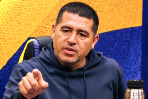 Riquelme fue a ver a la Reserva y su imagen deja a entrever la decisión que tomará en Boca