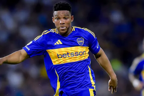 Ante la inminente salida de Fabra, quién sería el jugador de Boca con más tiempo en el club
