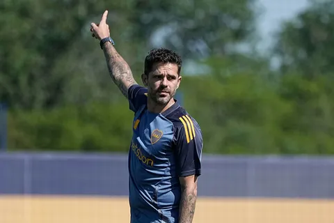 Anselmino se va de Boca: cómo queda el panorama de los defensores centrales para Gago