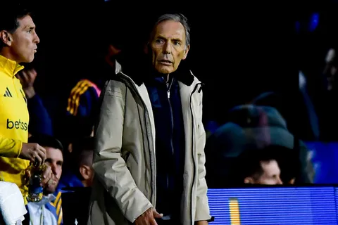 A Russo "no le gustó nada" la práctica de Boca y podría sacar a Milton Delgado