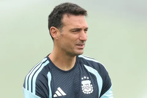 ¿Juega Paredes? El equipo que piensa Lionel Scaloni en Argentina vs. Egipto