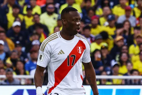 La decisión del DT de Perú con Luis Advíncula para el partido ante Bolivia