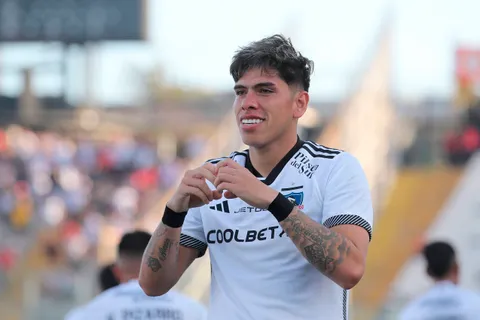 Carlos Palacios, delantero de Colo Colo, y Diego Martínez, DT de Boca