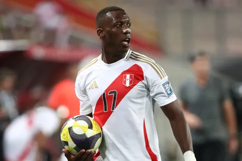 Luis Advíncula sumó un importante triunfo en Perú, pero ahora se le viene una "final"