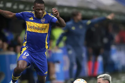 Por qué no juega Luis Advíncula en Boca vs. Racing por la Liga Profesional 2024