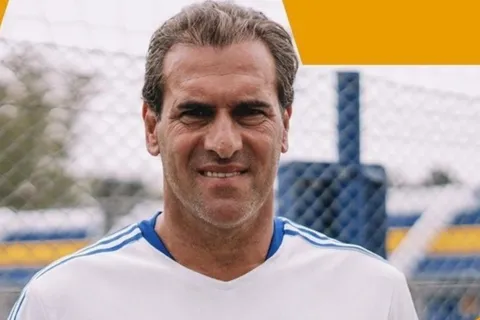 Quién es el DT que se hará cargo del plantel de Boca esta semana si lo de Russo no se cierra rápido