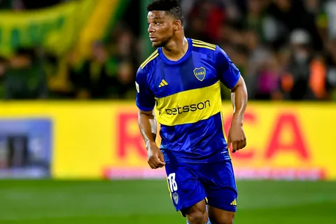 Frank Fabra jugó ante Gimnasia y Tiro en Salta y los hinchas de Boca reaccionaron