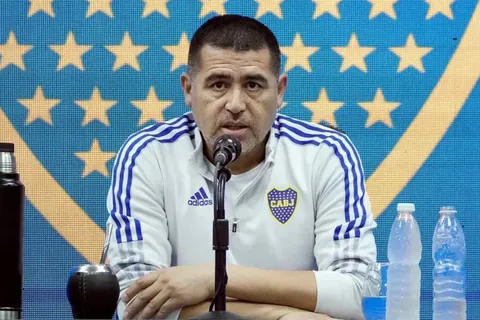 Riquelme decidió qué hará con el DT y el mercado de pases si se postergan las elecciones en Boca