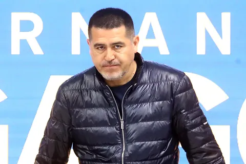 La nueva postura de la dirigencia de Boca con el mercado tras la venta de Kevin Zenón