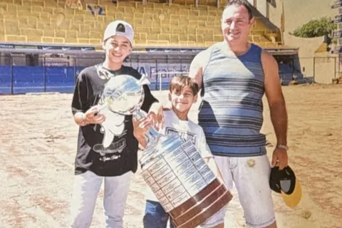 Tiene una foto de chico en La Bombonera con la Copa Libertadores y este año podrá jugarla con Boca: "Es un sueño"