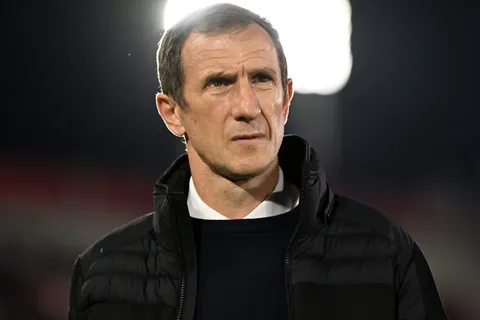 La alternativa que maneja Arruabarrena a Leandro Paredes.
