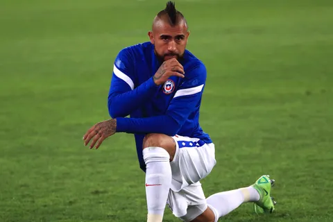 Arturo Vidal podría ser compañero de Edwin Cardona, ex Boca, en el club menos pensado