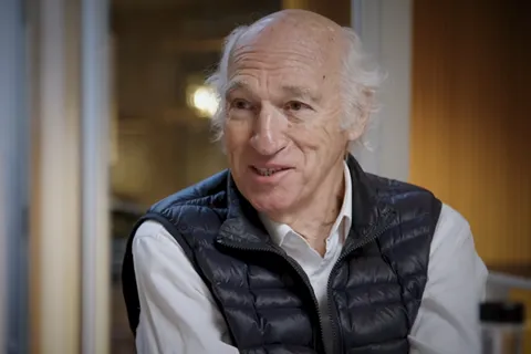 La niñez de Carlos Bianchi: cuando lo echaron del colegio por el fútbol y su trabajo como canillita