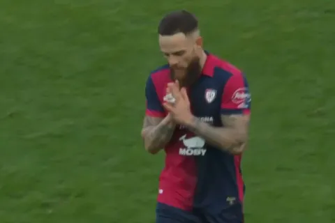 VIDEO | El sorpresivo gesto de los hinchas del Cagliari para Nahitan Nández