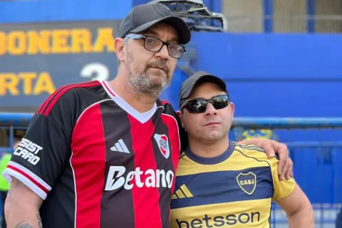 Viral: un hincha de River apareció en La Bombonera para despedir a Russo
