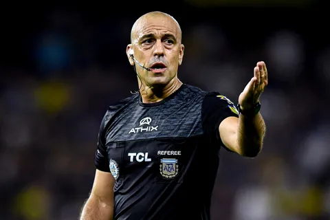 El cuerpo arbitral de Boca-Platense le respondió a Martín Palermo: "Jugada gris"