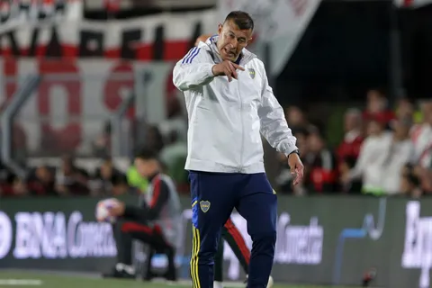 Otra multa más: cuánto tiene que pagar Boca para que Almirón pueda dirigir ante Belgrano