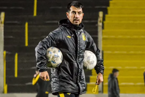 Fue campeón en Boca, hoy es DT y está a un paso de un histórico ascenso a Primera: Leandro Gracián