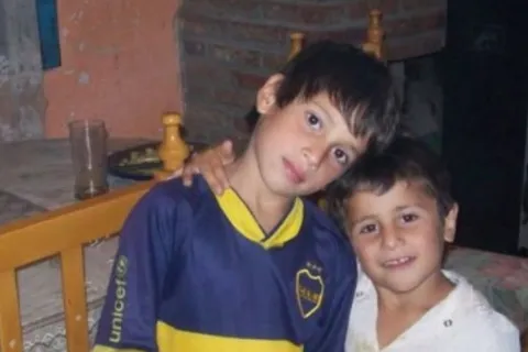 Brian Aguirre, un hincha de Boca más: un amigo subió una foto de chico con la camiseta