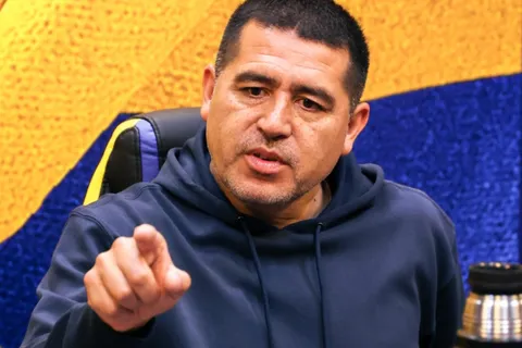 Define Riquelme: Luis Advíncula tendrá una charla con el presidente a fin de año y recién ahí decidirá si se va o no