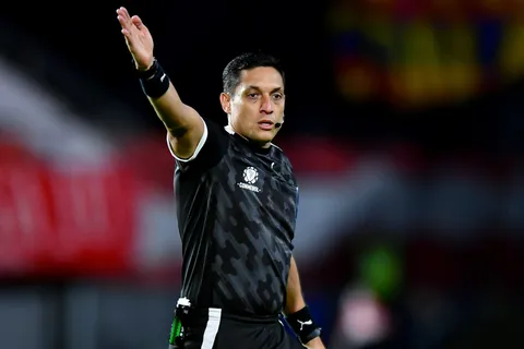 Se confirmó el árbitro para el Boca-Vasco Da Gama y hay polémica. 