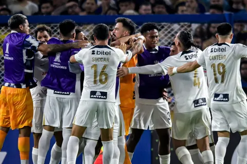 Sancionaron a un jugador de Alianza Lima por discriminación hacia hinchas de Boca